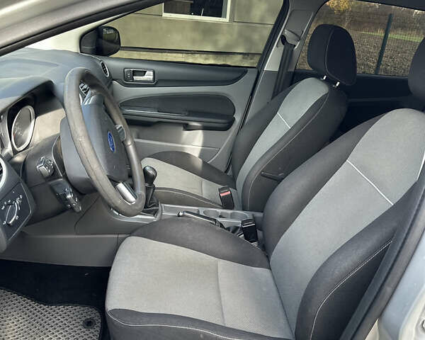 Форд Фокус 2010 в Коломые на Automoto.ua Серый Форд Фокус, объемом двигателя 1.6 л и пробегом 230 тыс. км за 5600 $, фото 12 на Automoto.ua