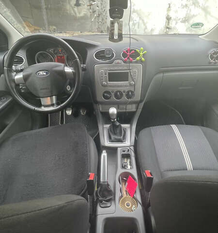 Серый Форд Фокус, объемом двигателя 1.6 л и пробегом 239 тыс. км за 7900 $, фото 13 на Automoto.ua