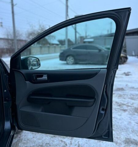 Сірий Форд Фокус, об'ємом двигуна 1.6 л та пробігом 217 тис. км за 5550 $, фото 22 на Automoto.ua