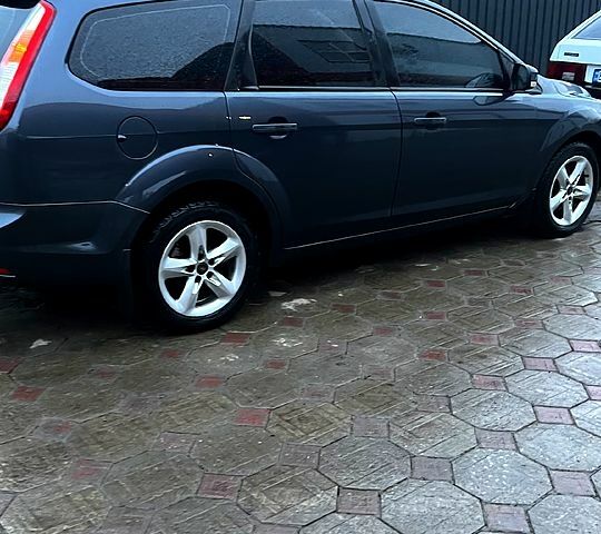 Сірий Форд Фокус, об'ємом двигуна 1.6 л та пробігом 350 тис. км за 6000 $, фото 3 на Automoto.ua