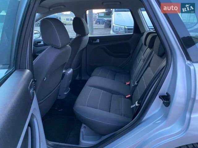 Серый Форд Фокус, объемом двигателя 1.6 л и пробегом 217 тыс. км за 6090 $, фото 23 на Automoto.ua