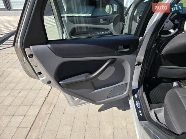 Сірий Форд Фокус, об'ємом двигуна 1.6 л та пробігом 237 тис. км за 7000 $, фото 17 на Automoto.ua