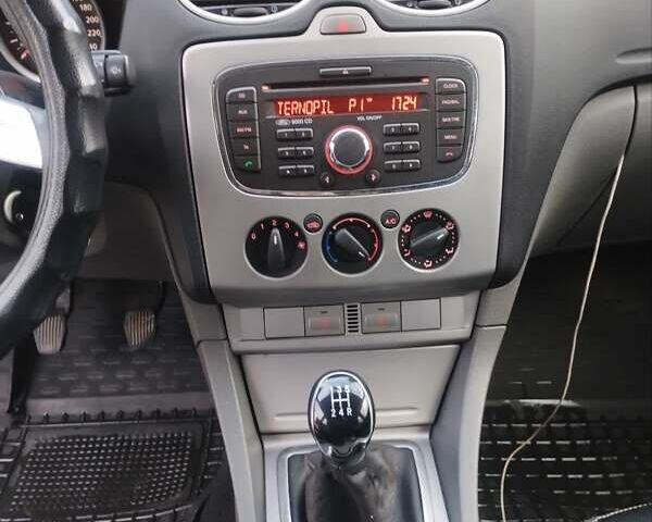 Серый Форд Фокус, объемом двигателя 1.6 л и пробегом 209 тыс. км за 4999 $, фото 18 на Automoto.ua