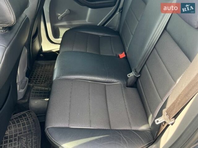 Серый Форд Фокус, объемом двигателя 1.56 л и пробегом 216 тыс. км за 5000 $, фото 6 на Automoto.ua