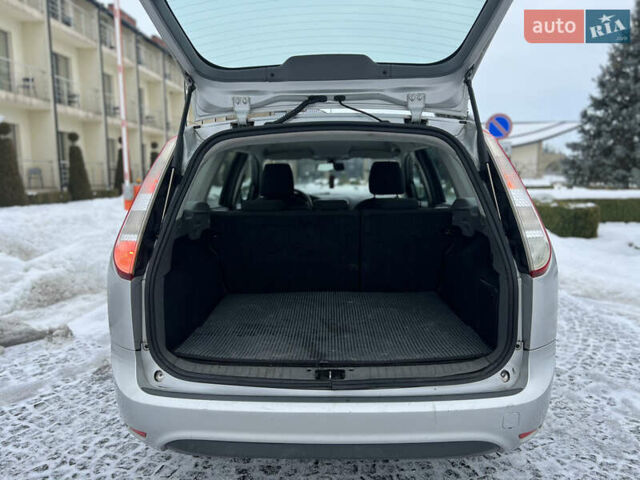 Серый Форд Фокус, объемом двигателя 1.6 л и пробегом 280 тыс. км за 4500 $, фото 17 на Automoto.ua