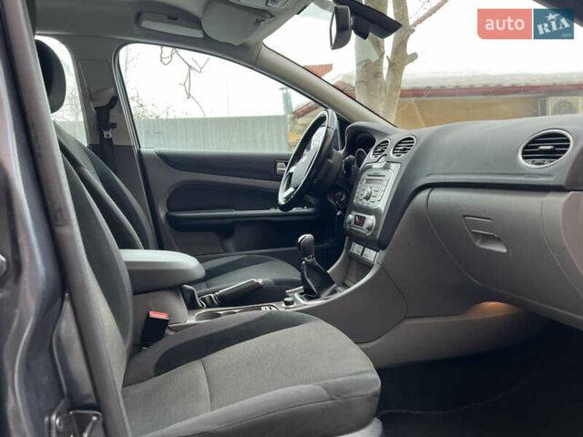 Сірий Форд Фокус, об'ємом двигуна 1.6 л та пробігом 190 тис. км за 5999 $, фото 38 на Automoto.ua
