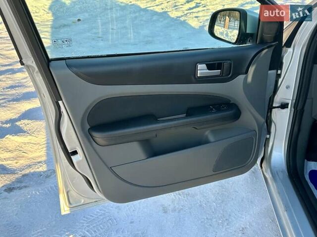 Серый Форд Фокус, объемом двигателя 1.6 л и пробегом 232 тыс. км за 6199 $, фото 10 на Automoto.ua