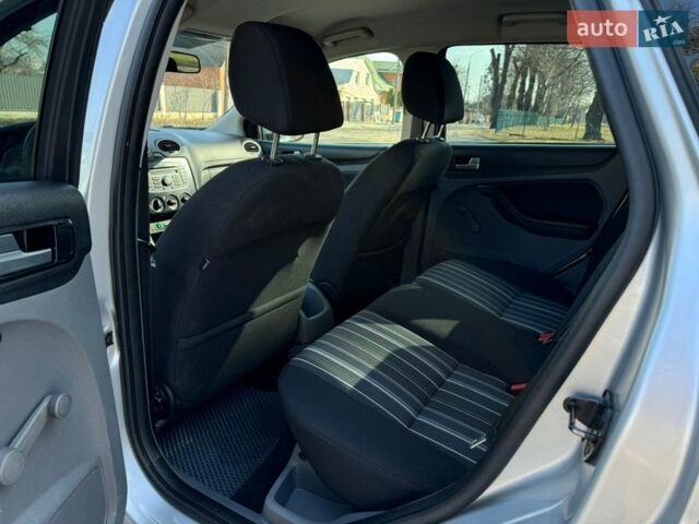 Сірий Форд Фокус, об'ємом двигуна 1.6 л та пробігом 301 тис. км за 5499 $, фото 36 на Automoto.ua