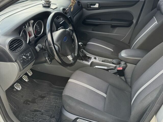 Серый Форд Фокус, объемом двигателя 1.6 л и пробегом 241 тыс. км за 6300 $, фото 12 на Automoto.ua