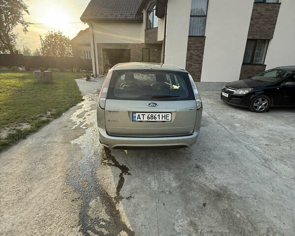 Серый Форд Фокус, объемом двигателя 1.6 л и пробегом 230 тыс. км за 4650 $, фото 4 на Automoto.ua