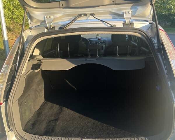 Сірий Форд Фокус, об'ємом двигуна 1.6 л та пробігом 295 тис. км за 5200 $, фото 8 на Automoto.ua