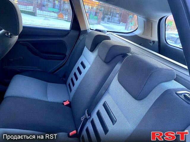 Сірий Форд Фокус, об'ємом двигуна 1.6 л та пробігом 203 тис. км за 6100 $, фото 12 на Automoto.ua