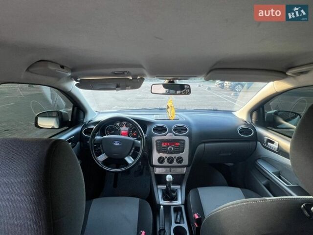 Сірий Форд Фокус, об'ємом двигуна 1.6 л та пробігом 327 тис. км за 5400 $, фото 22 на Automoto.ua
