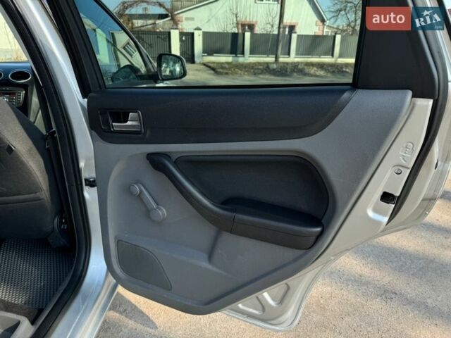 Сірий Форд Фокус, об'ємом двигуна 1.6 л та пробігом 301 тис. км за 5499 $, фото 40 на Automoto.ua