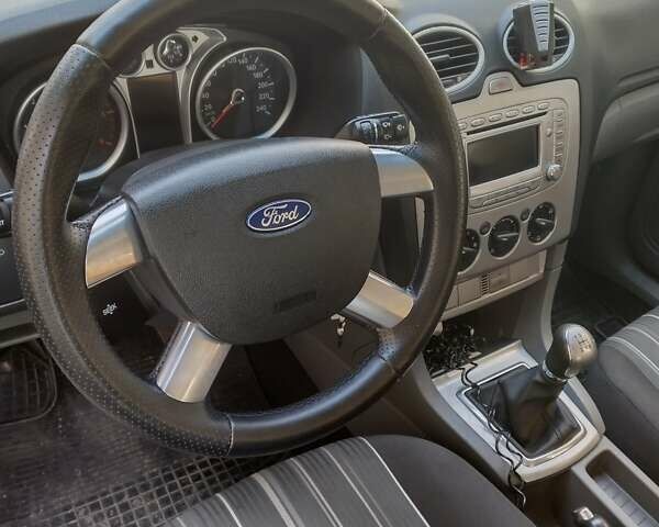 Серый Форд Фокус, объемом двигателя 1.56 л и пробегом 187 тыс. км за 6100 $, фото 4 на Automoto.ua