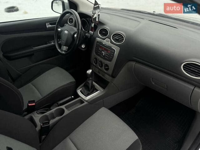 Серый Форд Фокус, объемом двигателя 1.6 л и пробегом 208 тыс. км за 6300 $, фото 33 на Automoto.ua