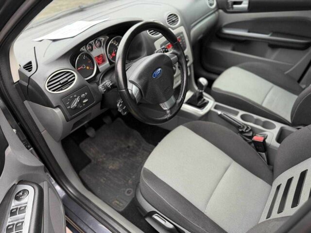 Серый Форд Фокус, объемом двигателя 1.6 л и пробегом 240 тыс. км за 6500 $, фото 10 на Automoto.ua