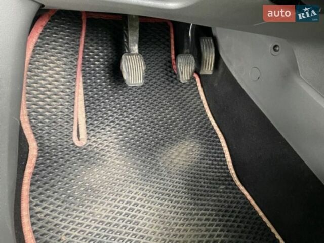 Сірий Форд Фокус, об'ємом двигуна 1.56 л та пробігом 330 тис. км за 6250 $, фото 34 на Automoto.ua