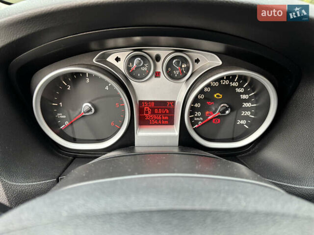 Серый Форд Фокус, объемом двигателя 1.56 л и пробегом 325 тыс. км за 5500 $, фото 15 на Automoto.ua