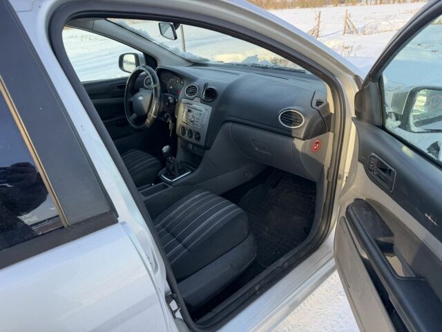 Сірий Форд Фокус, об'ємом двигуна 1.6 л та пробігом 350 тис. км за 2250 $, фото 5 на Automoto.ua