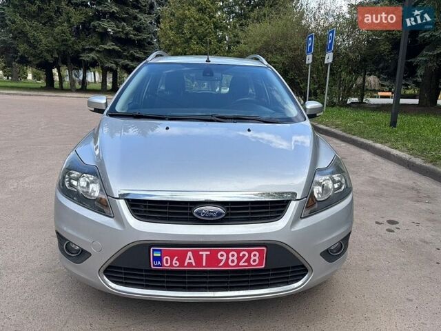 Серый Форд Фокус, объемом двигателя 1.8 л и пробегом 211 тыс. км за 6350 $, фото 3 на Automoto.ua
