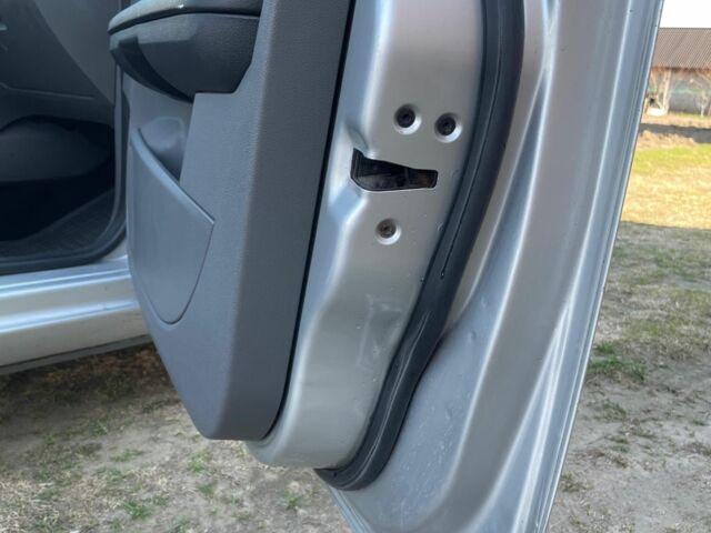 Серый Форд Фокус, объемом двигателя 2 л и пробегом 357 тыс. км за 5200 $, фото 14 на Automoto.ua