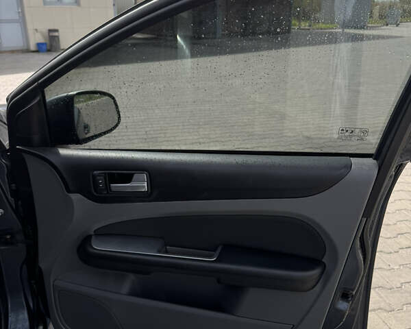 Серый Форд Фокус, объемом двигателя 1.6 л и пробегом 249 тыс. км за 5600 $, фото 9 на Automoto.ua