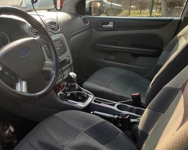 Серый Форд Фокус, объемом двигателя 1.6 л и пробегом 252 тыс. км за 6200 $, фото 3 на Automoto.ua