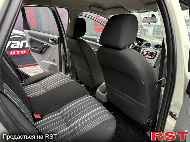 Серый Форд Фокус, объемом двигателя 1.6 л и пробегом 156 тыс. км за 6850 $, фото 11 на Automoto.ua