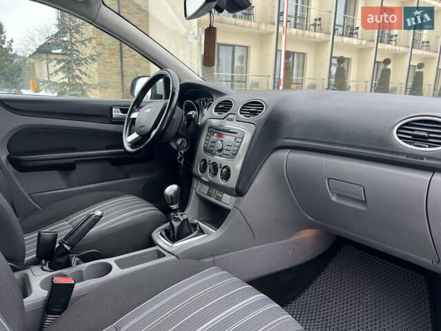 Серый Форд Фокус, объемом двигателя 1.6 л и пробегом 280 тыс. км за 4500 $, фото 24 на Automoto.ua