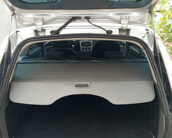 Сірий Форд Фокус, об'ємом двигуна 1.56 л та пробігом 304 тис. км за 4500 $, фото 17 на Automoto.ua