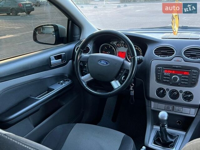 Сірий Форд Фокус, об'ємом двигуна 1.6 л та пробігом 327 тис. км за 5400 $, фото 18 на Automoto.ua