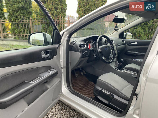 Сірий Форд Фокус, об'ємом двигуна 1.6 л та пробігом 303 тис. км за 6200 $, фото 37 на Automoto.ua