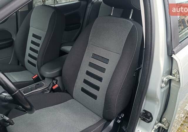 Серый Форд Фокус, объемом двигателя 1.6 л и пробегом 203 тыс. км за 5800 $, фото 11 на Automoto.ua