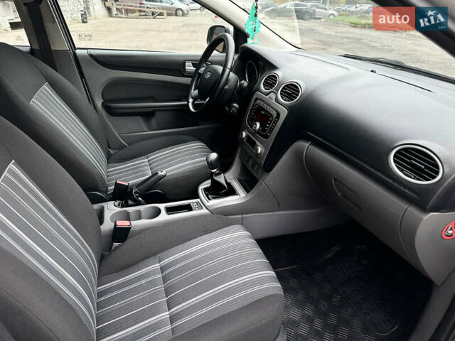 Сірий Форд Фокус, об'ємом двигуна 1.6 л та пробігом 240 тис. км за 5300 $, фото 18 на Automoto.ua