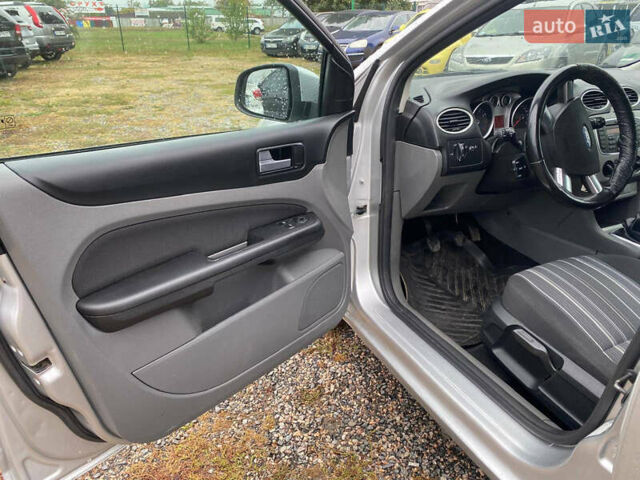 Серый Форд Фокус, объемом двигателя 1.6 л и пробегом 250 тыс. км за 5500 $, фото 11 на Automoto.ua