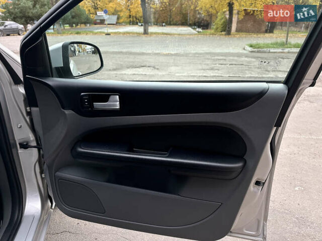 Сірий Форд Фокус, об'ємом двигуна 1.6 л та пробігом 240 тис. км за 5300 $, фото 19 на Automoto.ua