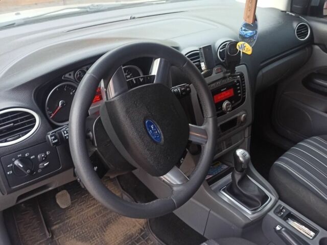 Серый Форд Фокус, объемом двигателя 1.6 л и пробегом 205 тыс. км за 7200 $, фото 4 на Automoto.ua