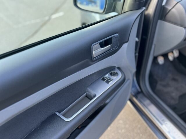 Серый Форд Фокус, объемом двигателя 1.6 л и пробегом 269 тыс. км за 4900 $, фото 13 на Automoto.ua