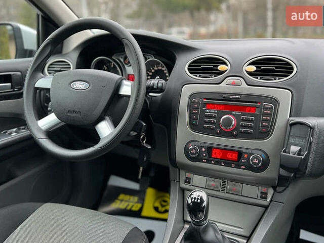 Серый Форд Фокус, объемом двигателя 1.56 л и пробегом 175 тыс. км за 5400 $, фото 16 на Automoto.ua