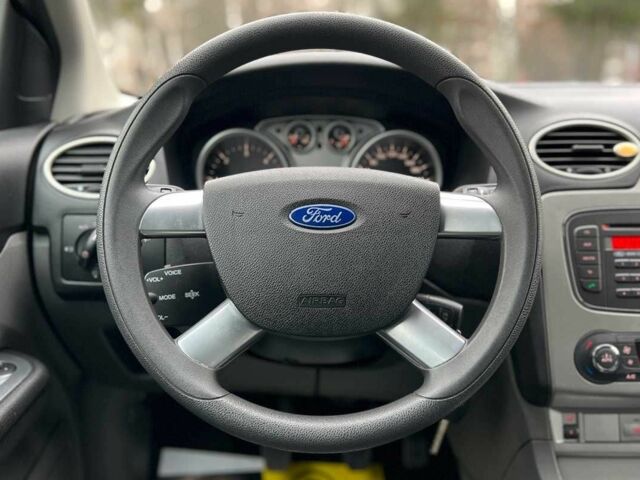 Серый Форд Фокус, объемом двигателя 1.5 л и пробегом 175 тыс. км за 5400 $, фото 10 на Automoto.ua