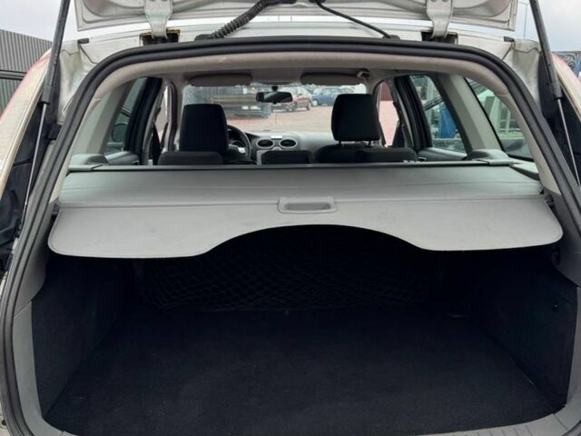 Сірий Форд Фокус, об'ємом двигуна 1.6 л та пробігом 213 тис. км за 5900 $, фото 11 на Automoto.ua