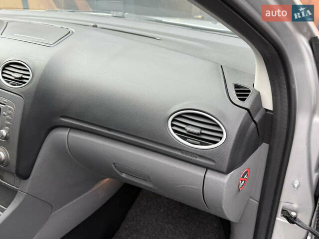 Сірий Форд Фокус, об'ємом двигуна 1.6 л та пробігом 341 тис. км за 6600 $, фото 30 на Automoto.ua