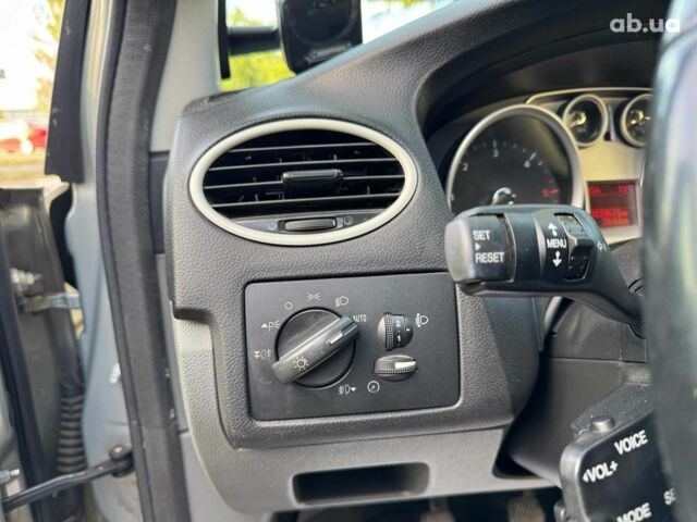 Сірий Форд Фокус, об'ємом двигуна 1.6 л та пробігом 300 тис. км за 5990 $, фото 20 на Automoto.ua