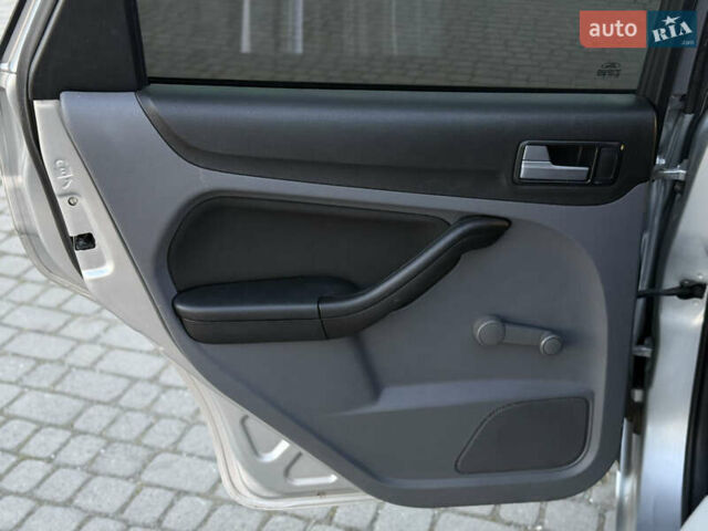 Серый Форд Фокус, объемом двигателя 1.8 л и пробегом 266 тыс. км за 5300 $, фото 17 на Automoto.ua