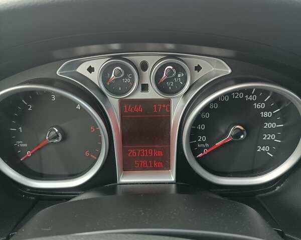 Серый Форд Фокус, объемом двигателя 1.6 л и пробегом 276 тыс. км за 6250 $, фото 1 на Automoto.ua