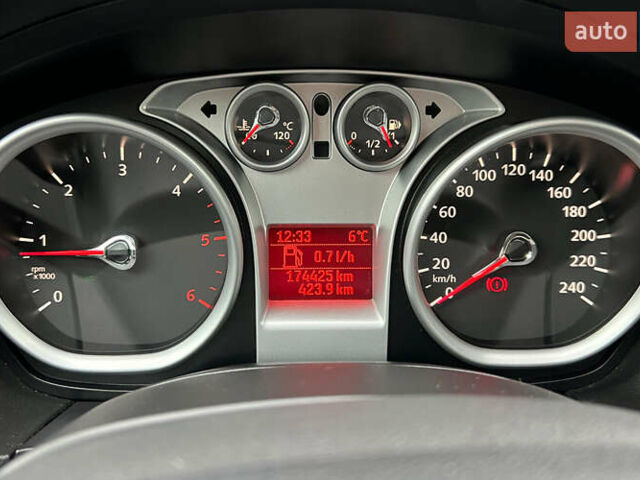 Серый Форд Фокус, объемом двигателя 1.56 л и пробегом 175 тыс. км за 5400 $, фото 12 на Automoto.ua