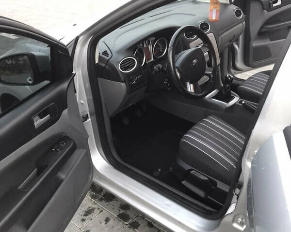 Серый Форд Фокус, объемом двигателя 1.56 л и пробегом 326 тыс. км за 5900 $, фото 14 на Automoto.ua