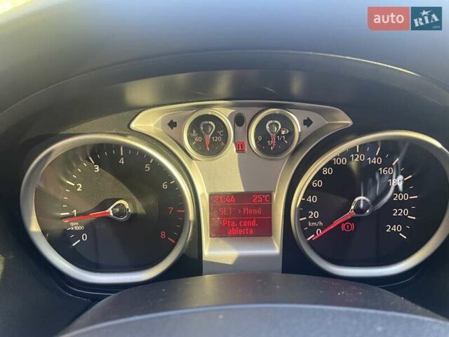 Сірий Форд Фокус, об'ємом двигуна 1.6 л та пробігом 295 тис. км за 5200 $, фото 9 на Automoto.ua