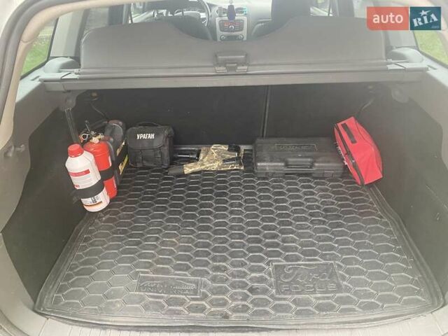 Серый Форд Фокус, объемом двигателя 1.8 л и пробегом 299 тыс. км за 6900 $, фото 22 на Automoto.ua